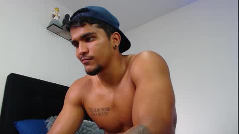 camilo_contre21 online show from November 25, 2025, 7:36 pm
