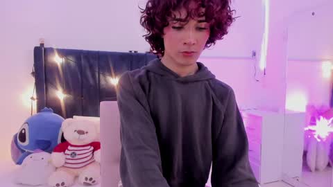Snapshot of camilodoumit chatting on February 3, 2025, 2:13 pm CamiloDoumit online show from February 3, 2025, 2:13 pm