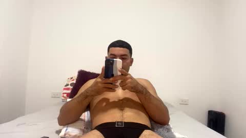 camilor_30 online show from October 20, 2025, 10:38 am