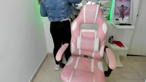 Snapshot of camixxx_m chatting on November 12, 2025, 12:16 pm camixxx_m online show from November 12, 2025, 12:16 pm