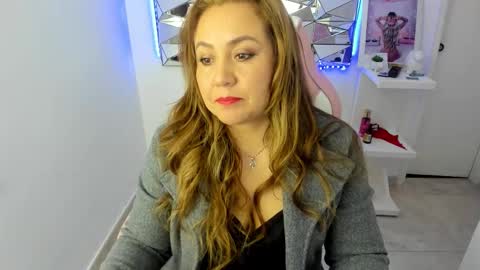 Snapshot of camixxx_m chatting on December 4, 2025, 12:58 pm camixxx_m online show from December 4, 2025, 12:58 pm