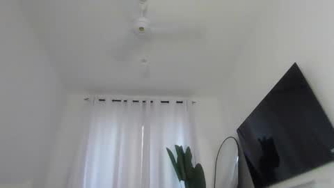 Snapshot of canah2003 chatting on November 16, 2025, 4:40 am Canah online show from November 16, 2025, 4:40 am