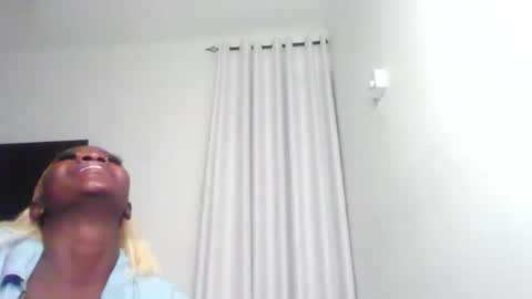 Snapshot of canah2003 chatting on December 3, 2025, 8:51 pm Canah online show from December 3, 2025, 8:51 pm