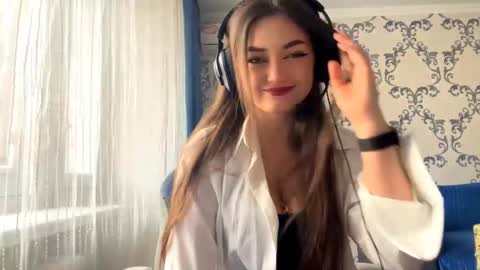 Kate online show from October 30, 2025, 9:33 am