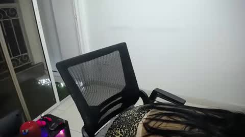 Snapshot of candacesxhot chatting on January 24, 2025, 2:18 am cumorsmooke online show from January 24, 2025, 2:18 am