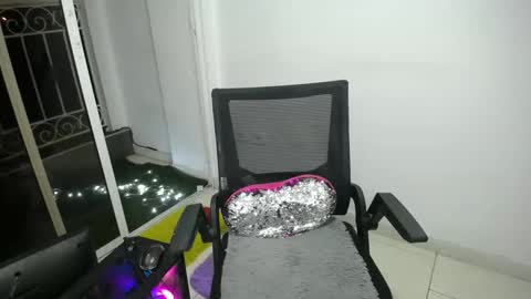 Snapshot of candacesxhot chatting on February 5, 2025, 3:55 am cumorsmooke online show from February 5, 2025, 3:55 am