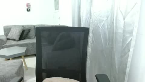 Snapshot of candacesxhot chatting on December 3, 2025, 1:46 am cumorsmooke online show from December 3, 2025, 1:46 am