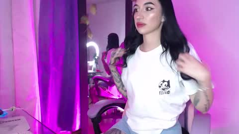 Leila  online show from December 18, 2025, 4:07 am