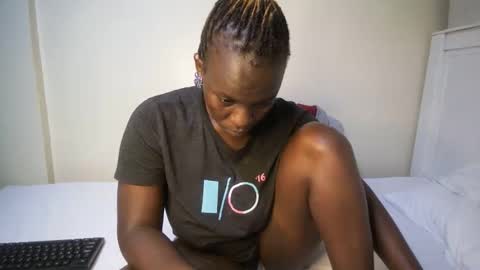 Snapshot of candycurly_ chatting on October 16, 2025, 4:02 am candycurly_ online show from October 16, 2025, 4:02 am