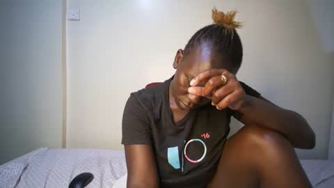 Snapshot of candycurly_ chatting on October 26, 2025, 2:34 pm candycurly_ online show from October 26, 2025, 2:34 pm