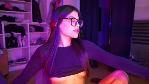 Snapshot of capriciousqueen chatting on October 7, 2025, 2:42 am Miyah online show from October 7, 2025, 2:42 am