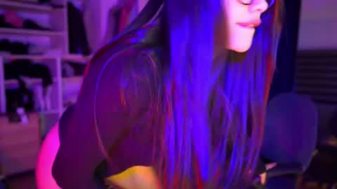 Snapshot of capriciousqueen chatting on October 8, 2025, 3:15 am Miyah online show from October 8, 2025, 3:15 am