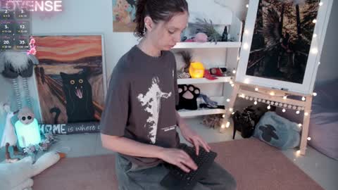 Snapshot of careful_i_bite chatting on February 1, 2025, 7:47 am NONA follow online show from February 1, 2025, 7:47 am