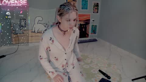 Snapshot of careful_i_bite chatting on September 16, 2025, 5:08 am NONA follow online show from September 16, 2025, 5:08 am