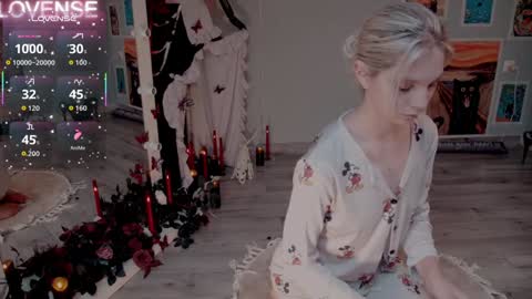 Snapshot of careful_i_bite chatting on October 29, 2025, 6:04 am NONA follow online show from October 29, 2025, 6:04 am