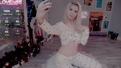 Snapshot of careful_i_bite chatting on November 6, 2025, 5:19 am NONA follow online show from November 6, 2025, 5:19 am