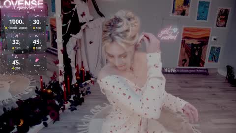 Snapshot of careful_i_bite chatting on November 8, 2025, 5:40 am NONA follow online show from November 8, 2025, 5:40 am