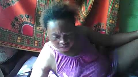 Snapshot of carinesexy69 chatting on January 29, 2025, 12:02 pm carinesexy69 online show from January 29, 2025, 12:02 pm
