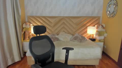Snapshot of carla_santini chatting on December 19, 2024, 9:28 pm Carla Santini online show from December 19, 2024, 9:28 pm