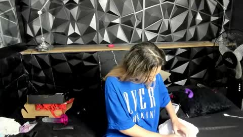 carlamarrinson online show from December 16, 2024, 1:42 am