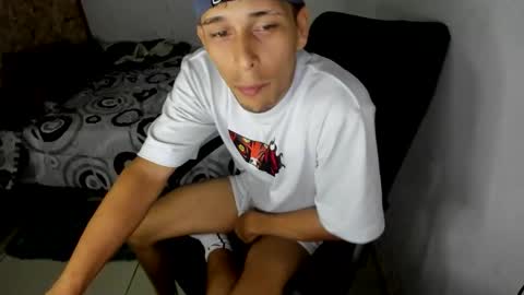 carlossmi01 online show from October 13, 2025, 2:44 am