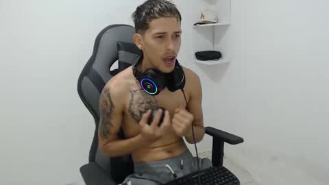 Snapshot of carlossmi01 chatting on October 30, 2025, 3:13 pm carlossmi01 online show from October 30, 2025, 3:13 pm