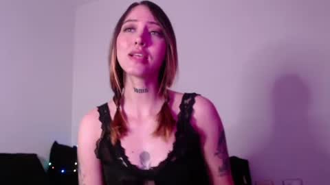 Snapshot of carmennrusso chatting on October 10, 2025, 8:41 pm carmennrusso online show from October 10, 2025, 8:41 pm