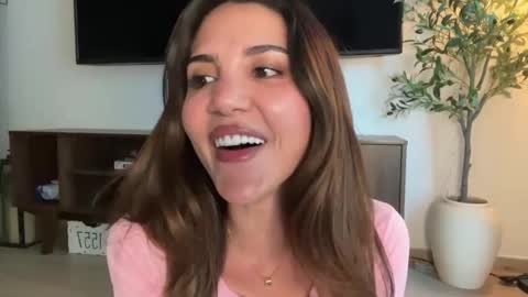 Your fav goddess online show from November 4, 2025, 5:28 am