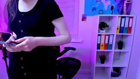 Snapshot of carol_carmen chatting on October 17, 2025, 11:29 pm Carol online show from October 17, 2025, 11:29 pm