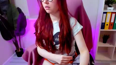 Snapshot of carol_carmen chatting on November 16, 2025, 8:31 am Carol online show from November 16, 2025, 8:31 am