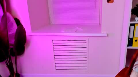 Snapshot of carol_carmen chatting on November 18, 2025, 8:41 am Carol online show from November 18, 2025, 8:41 am