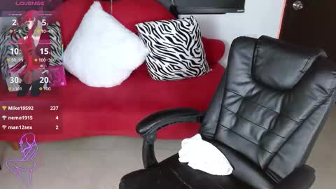 Caroline online show from November 19, 2025, 3:34 pm