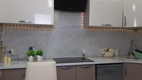 caroliiinee online show from November 22, 2025, 4:28 pm