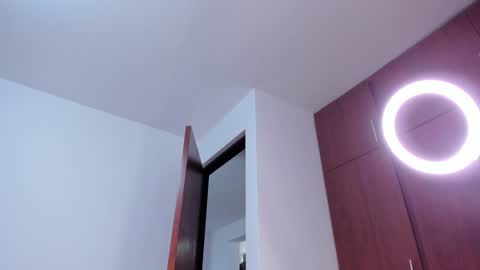 Caroline online show from December 20, 2024, 6:24 pm