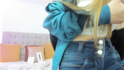 Snapshot of carolina_hernandez22 chatting on October 2, 2025, 12:23 pm Carolina online show from October 2, 2025, 12:23 pm