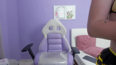 Carolina  online show from January 29, 2025, 11:35 pm