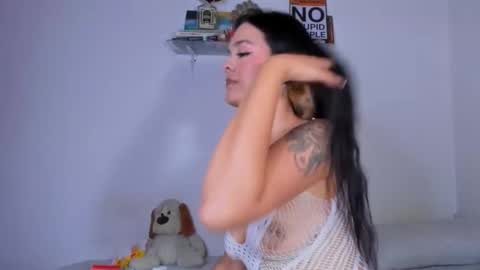 Snapshot of carolina_ml chatting on November 7, 2025, 4:40 pm CarolinaM online show from November 7, 2025, 4:40 pm