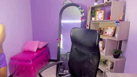 Snapshot of carolina_suarez_ chatting on September 13, 2025, 2:33 am carolina suarez online show from September 13, 2025, 2:33 am
