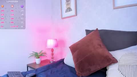  Caroline  online show from September 16, 2025, 11:44 am