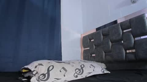 Snapshot of caroline_m8 chatting on November 26, 2025, 2:12 am CAROLINE online show from November 26, 2025, 2:12 am