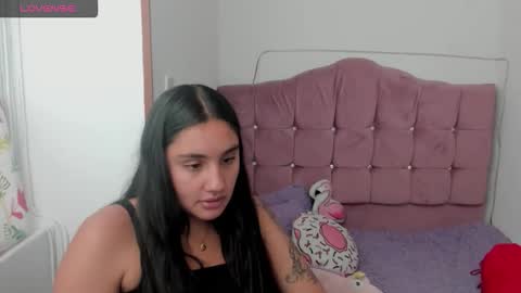 caroline_rodriguez_9 online show from November 19, 2025, 7:03 pm