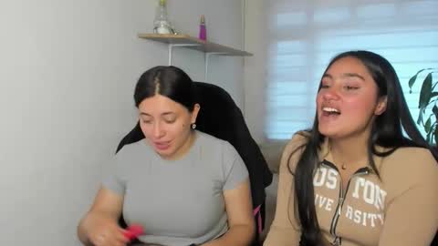 caroline_rodriguez_9 online show from December 3, 2025, 7:23 pm