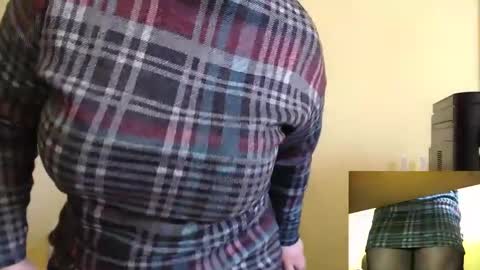 Snapshot of carolinedream_ chatting on January 20, 2025, 9:35 am CarolineDream online show from January 20, 2025, 9:35 am