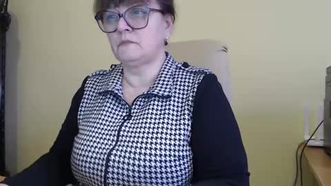 Snapshot of carolinedream_ chatting on February 3, 2025, 6:34 am CarolineDream online show from February 3, 2025, 6:34 am