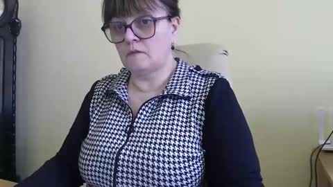 Snapshot of carolinedream_ chatting on February 7, 2025, 8:01 am CarolineDream online show from February 7, 2025, 8:01 am