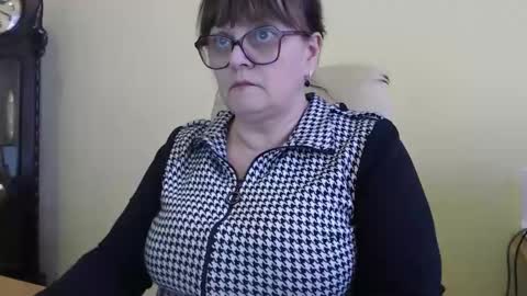 Snapshot of carolinedream_ chatting on February 7, 2025, 12:17 pm CarolineDream online show from February 7, 2025, 12:17 pm