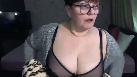 Snapshot of carolinedream_ chatting on February 9, 2025, 8:54 am CarolineDream online show from February 9, 2025, 8:54 am