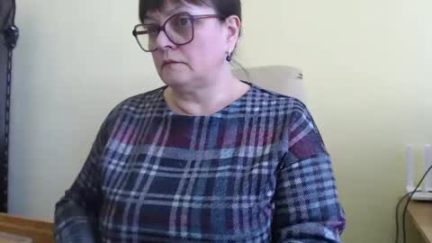 Snapshot of carolinedream_ chatting on February 18, 2025, 10:38 am CarolineDream online show from February 18, 2025, 10:38 am