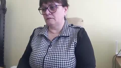 Snapshot of carolinedream_ chatting on February 19, 2025, 7:06 am CarolineDream online show from February 19, 2025, 7:06 am