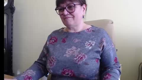 Snapshot of carolinedream_ chatting on February 20, 2025, 7:01 am CarolineDream online show from February 20, 2025, 7:01 am